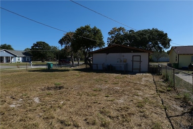 1315 W Goodnight Ave, Aransas Pass, TX 78336 - photo 3