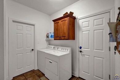 2201 SW Millers Glen Dr, Topeka, KS 66614 - photo 6
