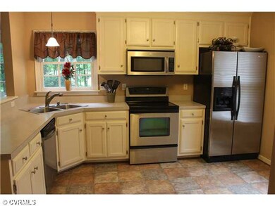 Kitchen - Updated kitchen, stainless appliances, l