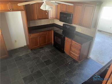 619 Pinewood Ave, Toledo, OH 43604 - photo 4