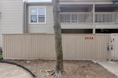 9566 Windswept Ln unit 9566, Houston, TX 77063 - photo 2