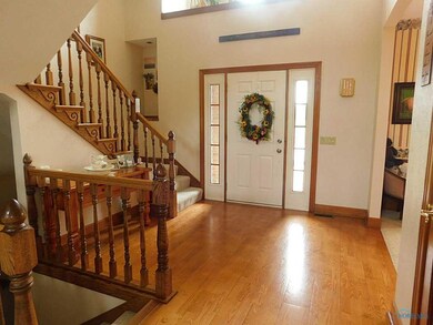 Entry. wood floors 10x12