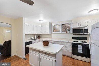 739 Crescent Dr, Glenolden, PA 19036 - photo 5