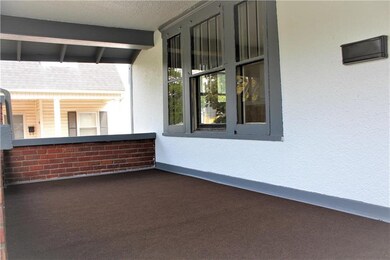 Nice front porch!