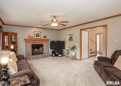6201 Hillandale Rd, Davenport, IA 52806 - photo 2