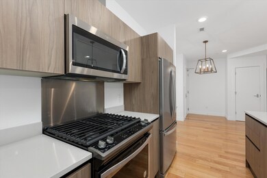 13-218 W Kingsley St010