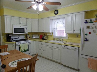 2002 Irwin St, Aliquippa, PA 15001 - photo 2