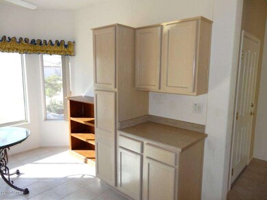 07 Kitchen 18363 N Avalon