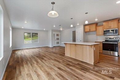 401 Antonette Cir, Cascade, ID 83611 - photo 4