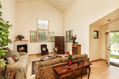 351Branding living room with fp and wind