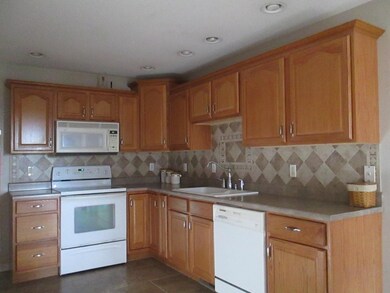 Kitchen Backsplash & Appliances