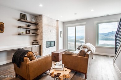 4_Living-Room_1800x1200_3863882