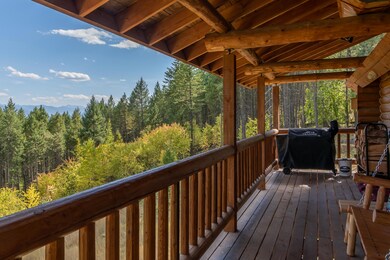 Beautiful Deck on Main Floor