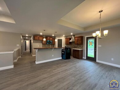 5105 SW Fieldcrest Ct, Topeka, KS 66610 - photo 4