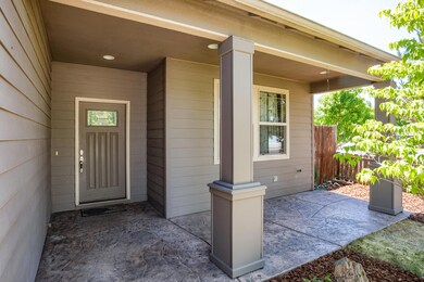 120 Aurora Ln, Central Point, OR 97502 - photo 2