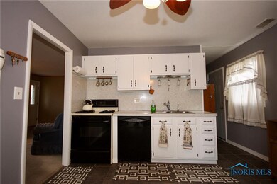 4610 Edgemont Rd, Toledo, OH 43611 - photo 3