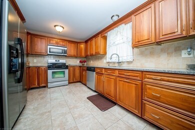 34 Canonicus St, Fall River, MA 02723 - photo 5