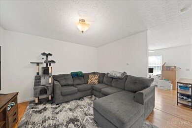 6027 Sean Cir, Blanchester, OH 45107 - photo 5