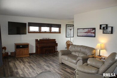 1527 Parklane Dr, Bettendorf, IA 52722 - photo 5