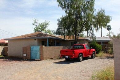 1305 E Waverly #2 Parking.jpg