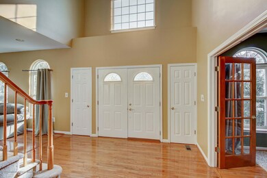 07_06Foyer_mls