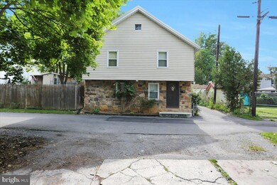 320 S Harrison Ave, Chambersburg, PA 17201 - photo 2