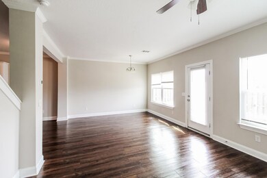 004-photo-living-room-13649778