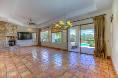 24 Living Room photo a