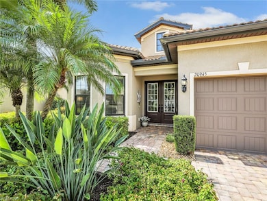 Double Door Entry w/Retractable Screen