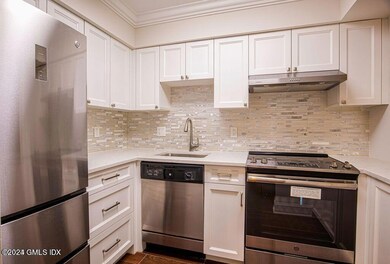 Greenwich Green unit 101, Old Greenwich, CT 06870 - photo 7