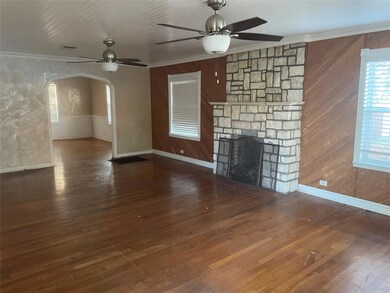 1471 Hillcrest Blvd, Gainesville, TX 76240 - photo 2