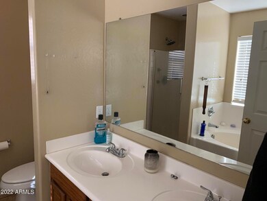 Clean Prim Bath w Soaking Tub