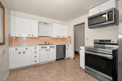 825 E Sanson Ave, Spokane, WA 99207 - photo 5