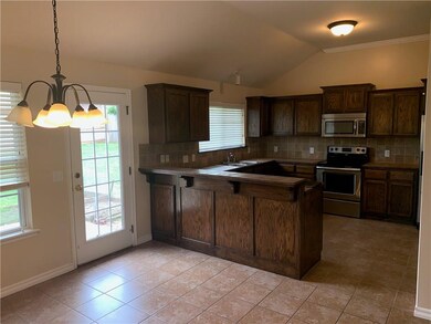 unlisted-address, Norman, OK 73072 - photo 7