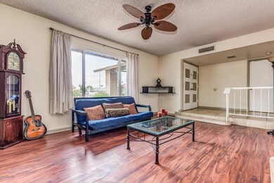 4505 S Juniper living room
