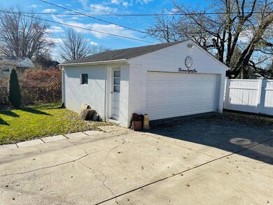 1381 Evaline Dr, Columbus, OH 43224 - photo 4