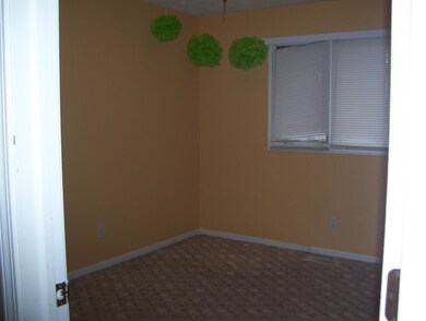 207 W Redwood Dr, North Platte, NE 69101 - photo 5