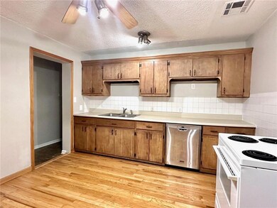 1607 W Sheley Rd, Independence, MO 64052 - photo 3