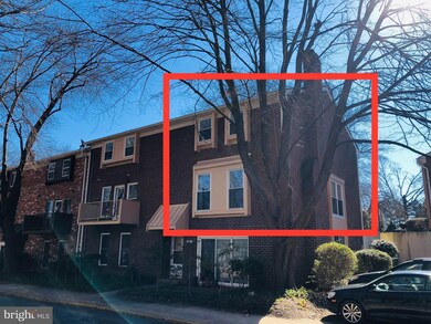 3709 Persimmon Cir, Fairfax, VA 22031 - photo 2