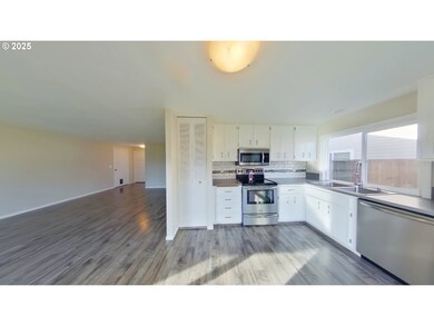 1130 Tyson Ln, Eugene, OR 97404 - photo 5