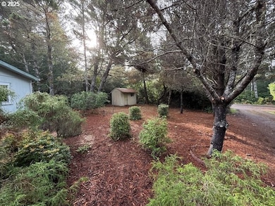 87987 Woodlands Dr, Florence, OR 97439 - photo 4