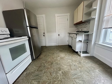 237 Water St unit 2R, Clinton, MA 01510 - photo 3