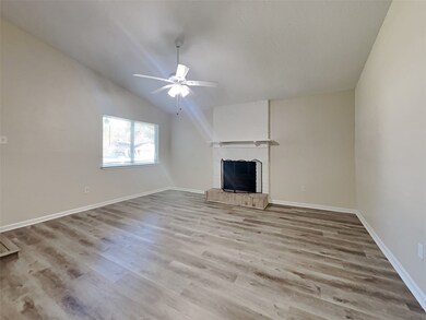 16910 Hibiscus Ln, Friendswood, TX 77546 - photo 2