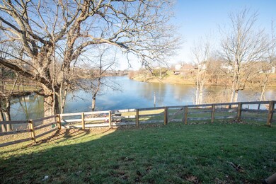 414 Village Dr, Frankfort, KY 40601 - photo 2