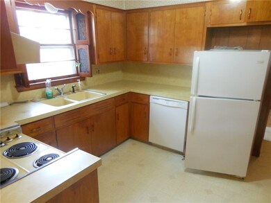 27 Randall St, Greenville, RI 02828 - photo 6