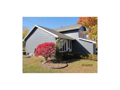 502 Zelda Dr NW, Cedar Rapids, IA 52405 - photo 2