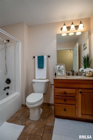 1702 Stone Gate Cir, Davenport, IA 52807 - photo 5