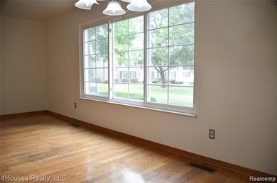 737 E Fox Hills Dr unit 180, Bloomfield Hills, MI 48304 - photo 7