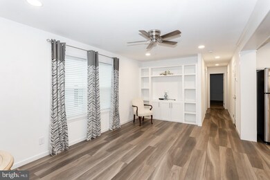 305 W Uwchlan Ave unit 78, Downingtown, PA 19335 - photo 2