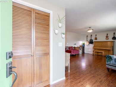 914 NE 26th St, McMinnville, OR 97128 - photo 5